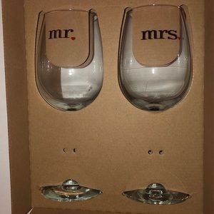 New-Canopy Street Mr & Mrs Wine Glasses